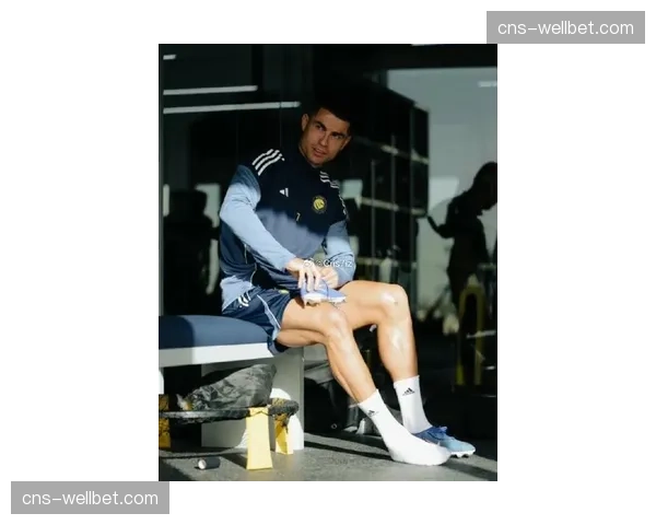 C罗三月重返训练场加练 精神抖擞展现复出决心